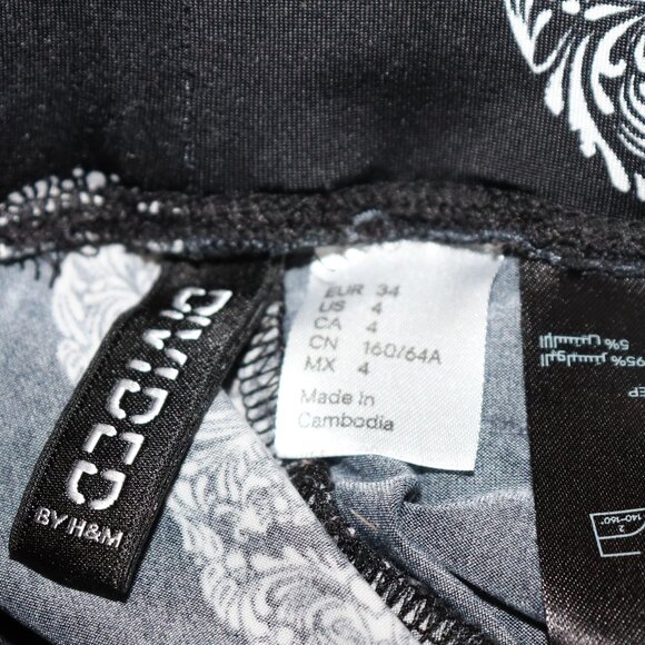 DIVIDED by H&M Size 4 Black and white Skull Leggings - Picture 2 of 5